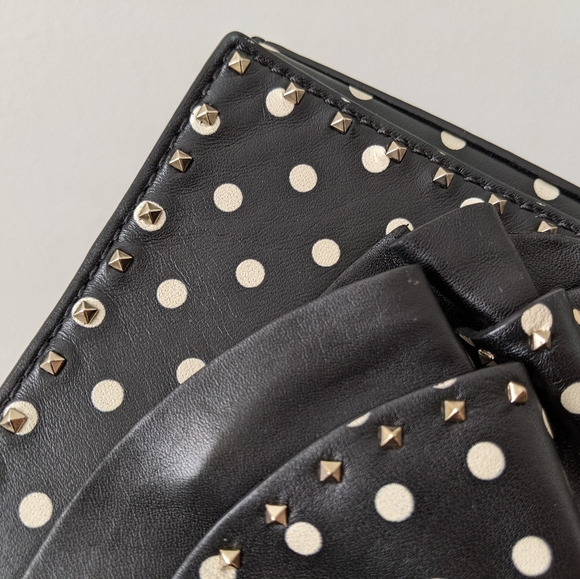 Valentino Garavani Very V Ruffle Rockstud Bag - Picture 14 of 16